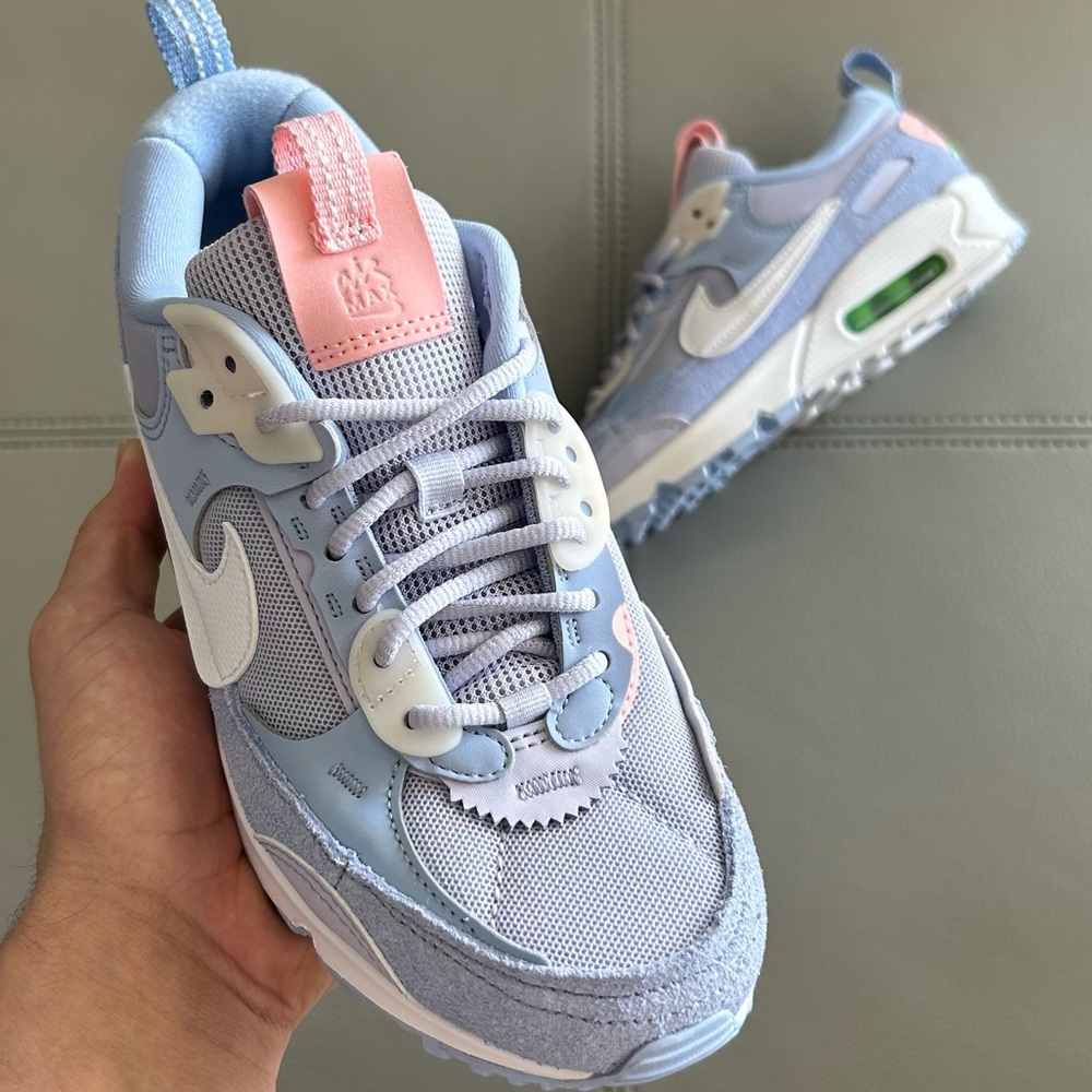 SIZE 6 - NIKE AIR MAX 90 FUTURA EASTER W - Picture 2 of 3